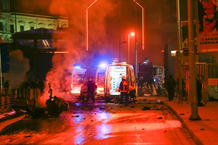 Police arrive at the site of an explosion in central Istanbul, Turkey, December 10, 2016. REUTERS/Murad Sezer TPX IMAGES OF THE DAY