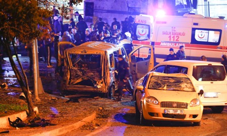 Police arrive at the site of an explosion in central Istanbul, Turkey, December 10, 2016. REUTERS/Murad Sezer TPX IMAGES OF THE DAY