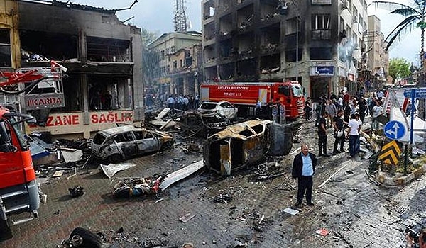 انفجار سيارة مفخخة بمركز تجاري في أنطاليا التركية