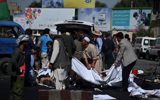 بالصور.. مقتل قرابة 60 شخصاً وإصابة 150 بتفجير في كابول.. وداعش يتبنى
