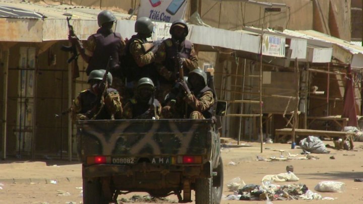 بالفيديو .. تفجير انتحاري يقتل 37 عسكريًّا في مالي