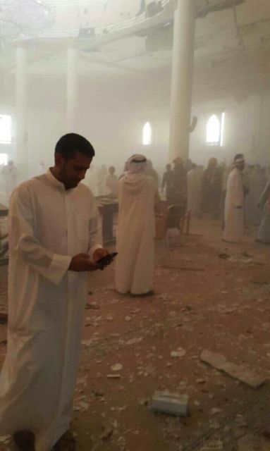 بالصور.. تفجير انتحاري في مسجد الامام الصادق بالكويت