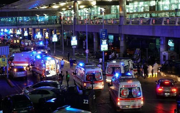تركيا تعلن الحداد الوطني على ضحايا تفجير مطار أتاتورك