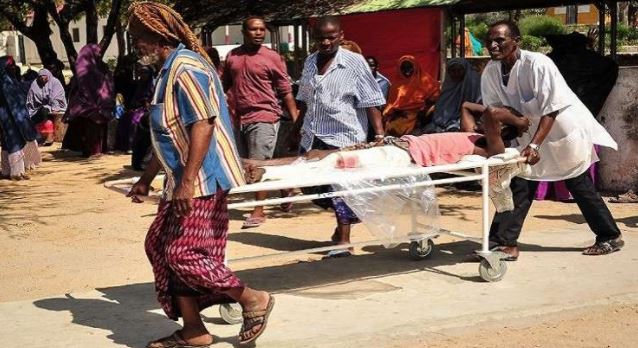 انفجار قنبلة بملعب يقتل ويصيب 17 صوماليًا