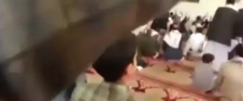 بالفيديو.. لحظة تفجير أحد مساجد صنعاء