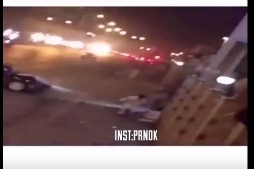 بالفيديو.. مفحط متهور يهشّم عظام شخص في الرياض