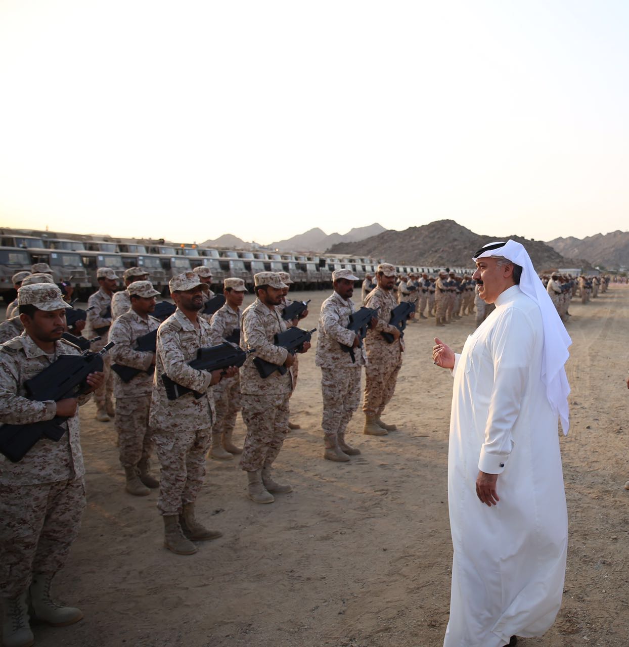 متعب بن عبدالله في معسكرات الحرس الوطنيّ: لن نسمح بوقوع ما يُخالف شعائر الحج