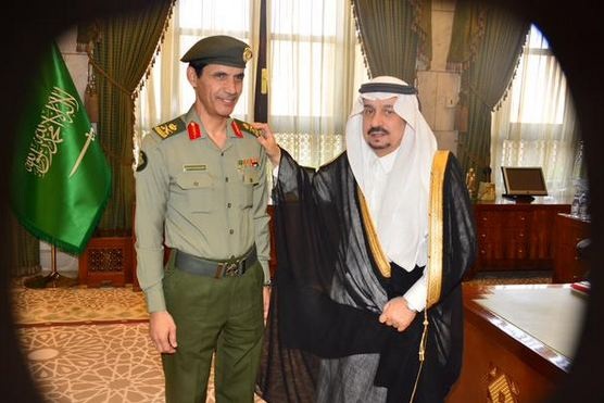 أمير الرياض يقلد السحيباني رتبة لواء