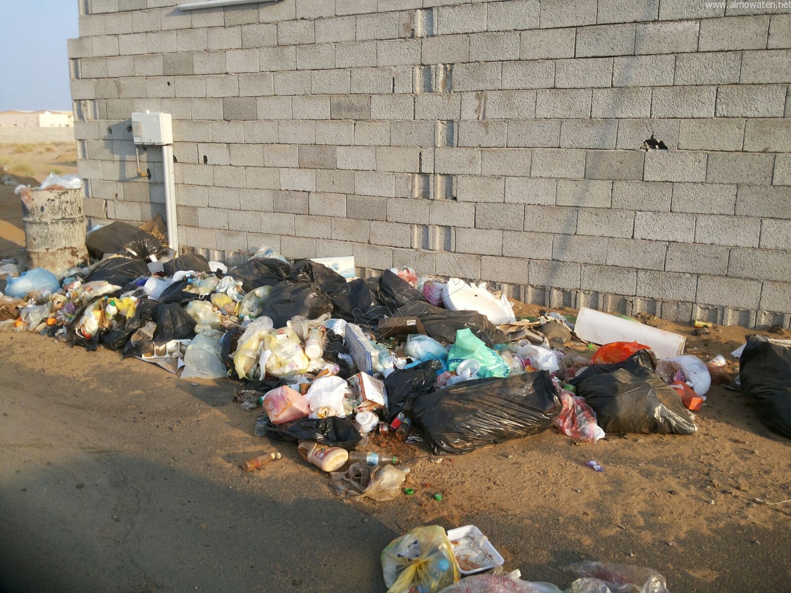 بالصور.. تكدس النفايات في كربوس #جازان منذ شهرين