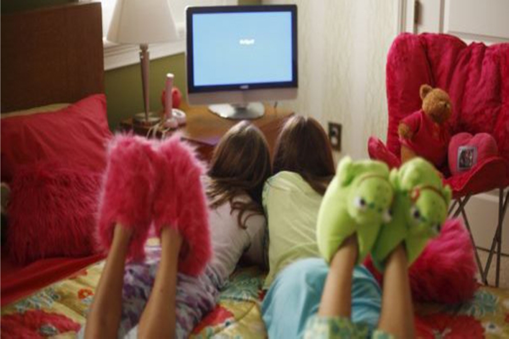 هذه مخاطر وضع التلفزيون في غرفة نوم الأطفال