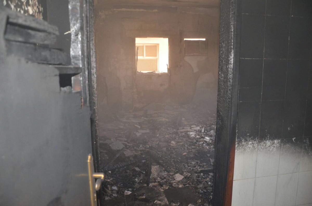 بالصور .. تماس كهربائي يحتجز 8 أشخاص ويحرق شقة في #سكاكا