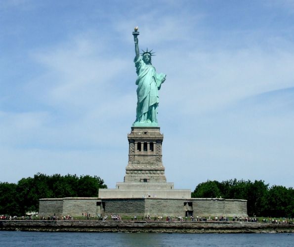 لهذا السبب.. إغلاق مزار تمثال الحرية في نيويورك أمام السائحين