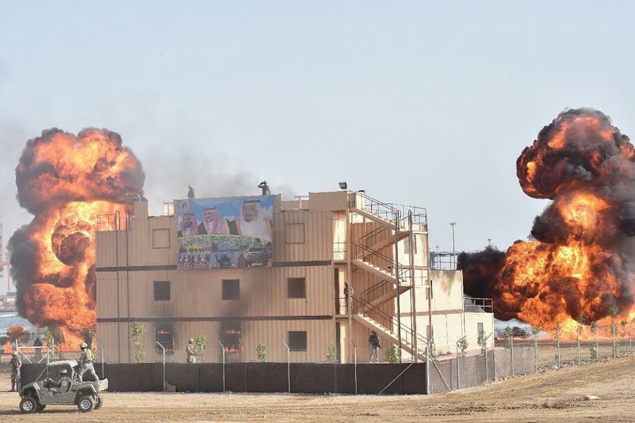 شاهد.. تحرير رهائن وإحباط عمليات الإرهاب الخارجي.. حرس الحدود في تمرين القبضة يثبت مهاراته