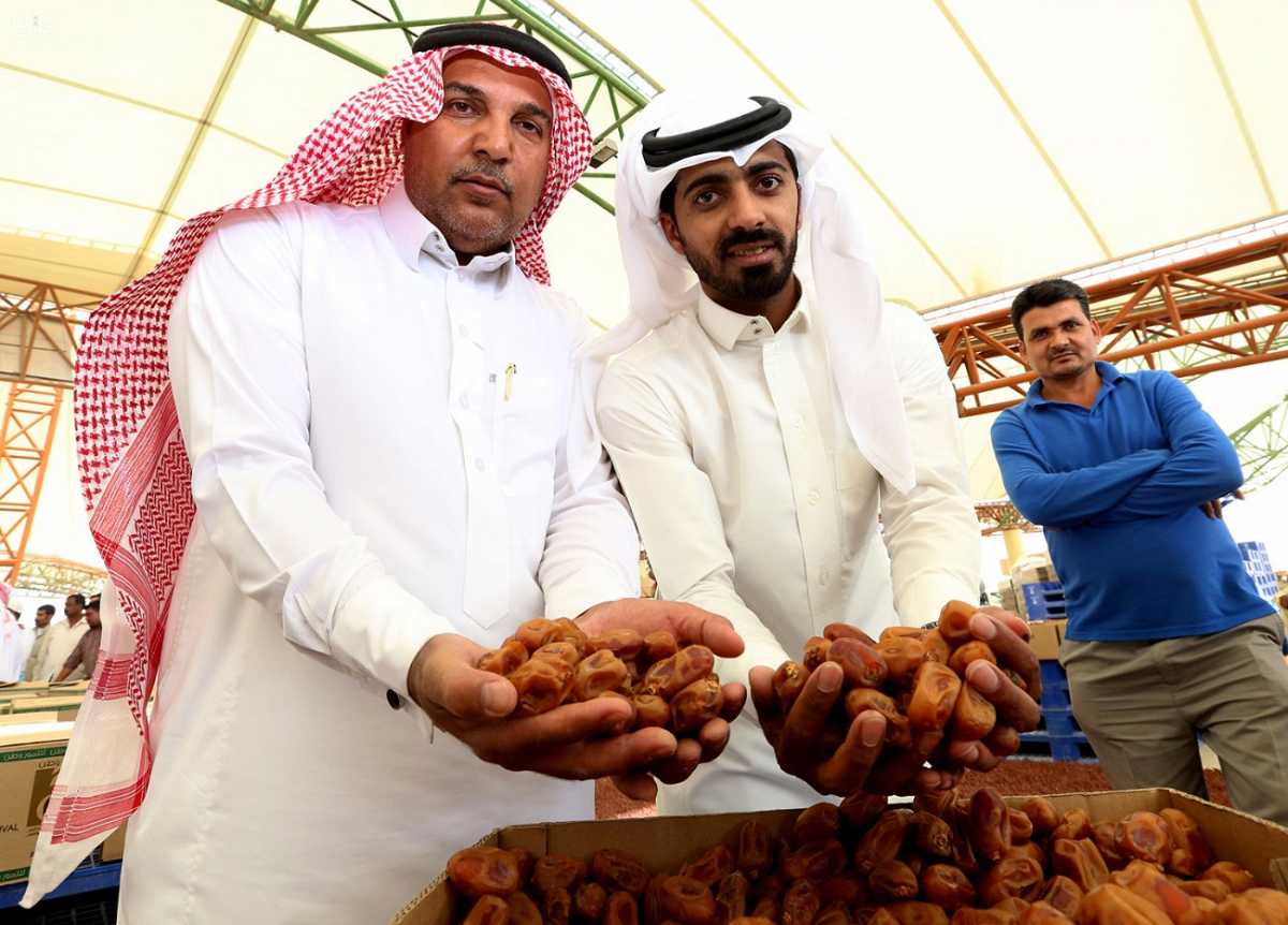 مبيعات التمور تتجاوز 348 طنًّا في احتفاء مزاد الأحساء باليوم الوطني