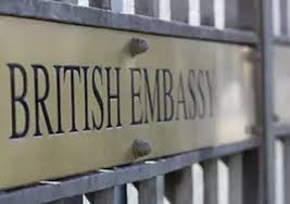 السفارة البريطانية تنفي منح إعفاء إلكتروني للسعوديين