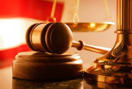 المحكمة الجزائية تصدر أحكاماً ابتدائية تقضي ببراءة متهم وإدانة “20” آخرين