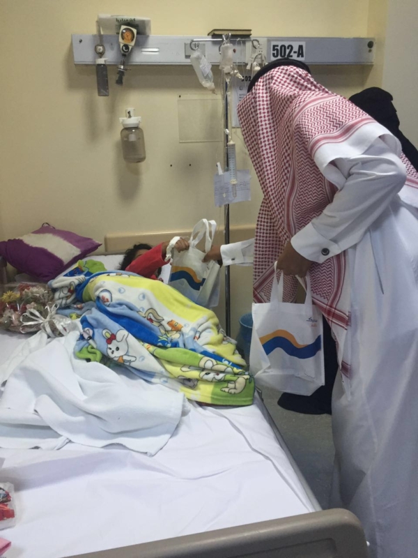 تنظم برنامج معايدة لمرضى مستشفى الملك فهد بجازان ‫(1)‬