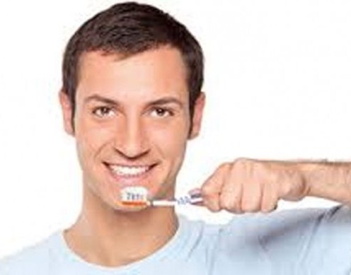 نصيحة مهمة.. تنظيف الأسنان يومياً يقي من سرطان الأمعاء