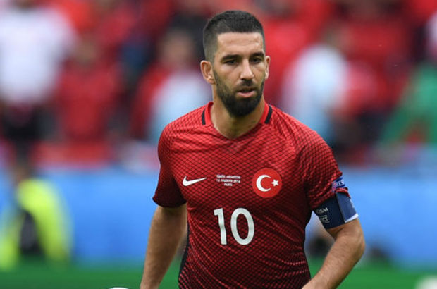لاعب برشلونة مُعزيًا تركيا: أرواحنا تحترق ولكن لنتحد