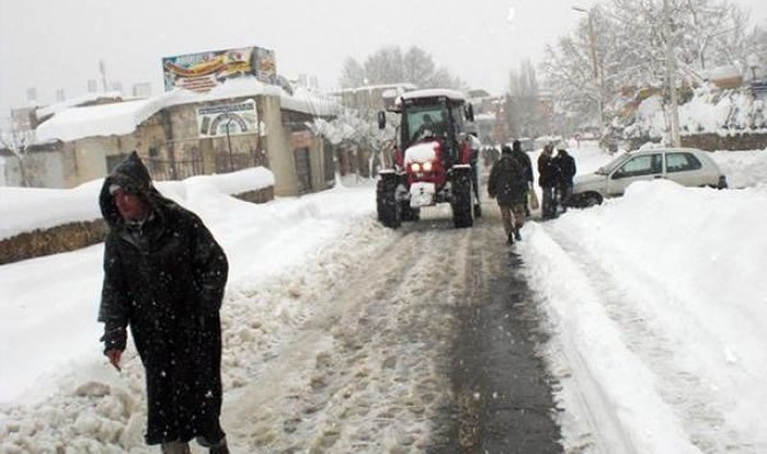 احتجاز 12 سائحاً في الثلوج التونسية