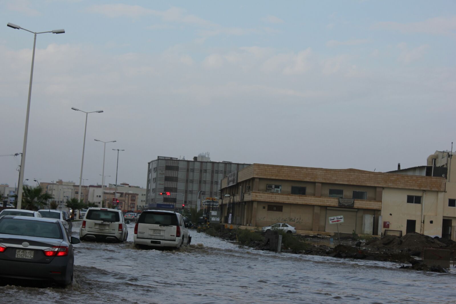 بالصور.. بعد هطول الأمطار شوارع #جازان تغرق