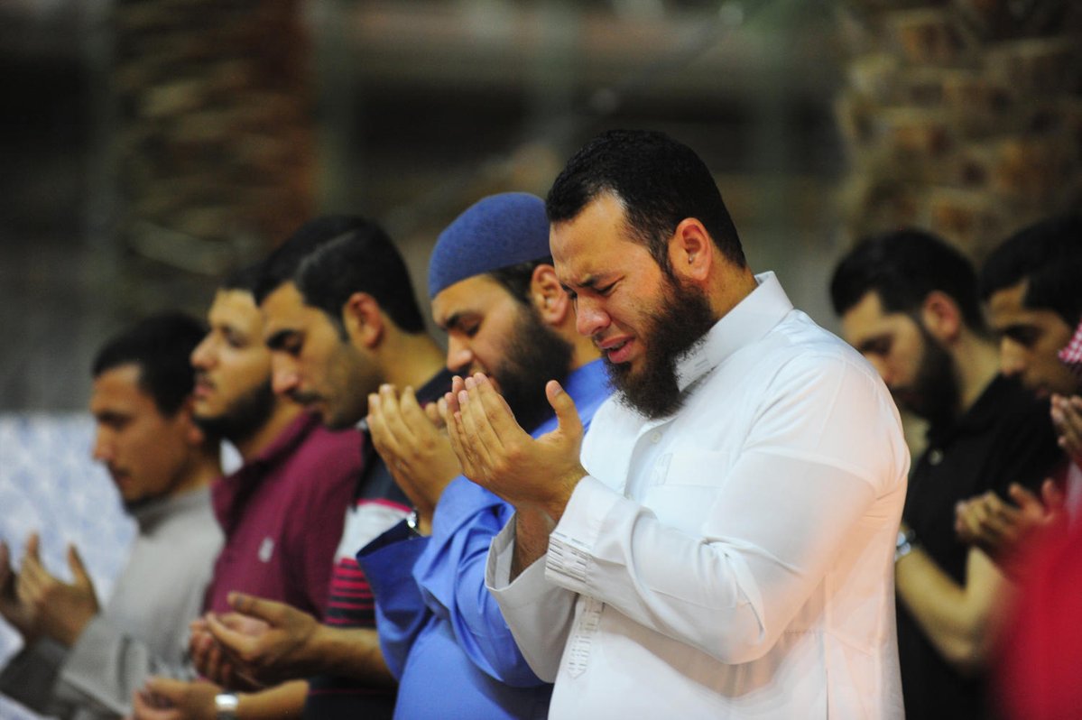 الشيخ #ناصر_القطامي ينقل المصلّين في جامع الملك عبدالله في الرياض إلى روحانية رمضان
