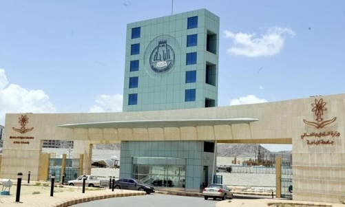 جامعة الباحة تُعلِّق الدراسة السابعة صباحاً!