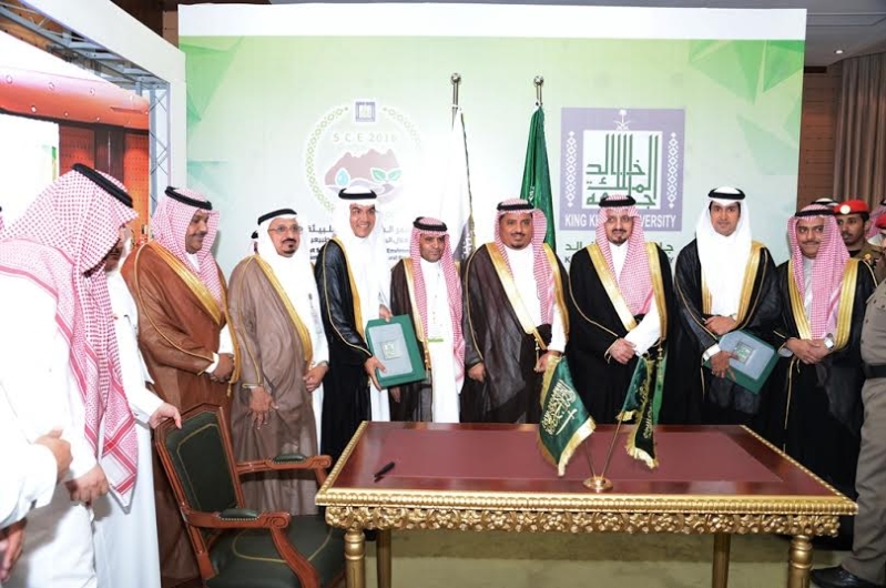 جامعة الملك خالد تُوقّع اتفاقيتيْ شراكة مع الشؤون الاجتماعية وبنك البلاد1