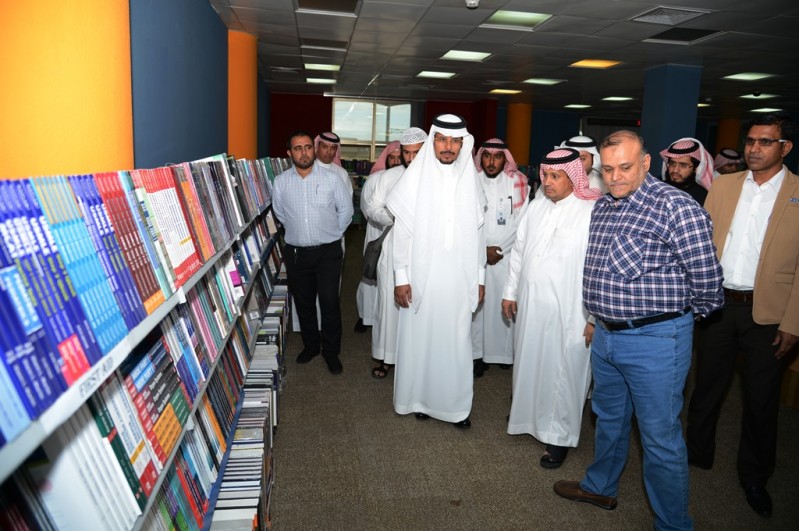 جامعة-الملك-خالد-معرض-الكتاب (2)