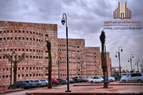 مدير جامعة سلمان بن عبدالعزيز يطلع على إنجازات عمادة خدمة المجتمع