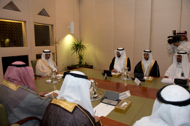أمير الرياض يأمر بتشكيل لجنة مشتركة لبحث التعاون مع “التسليف”