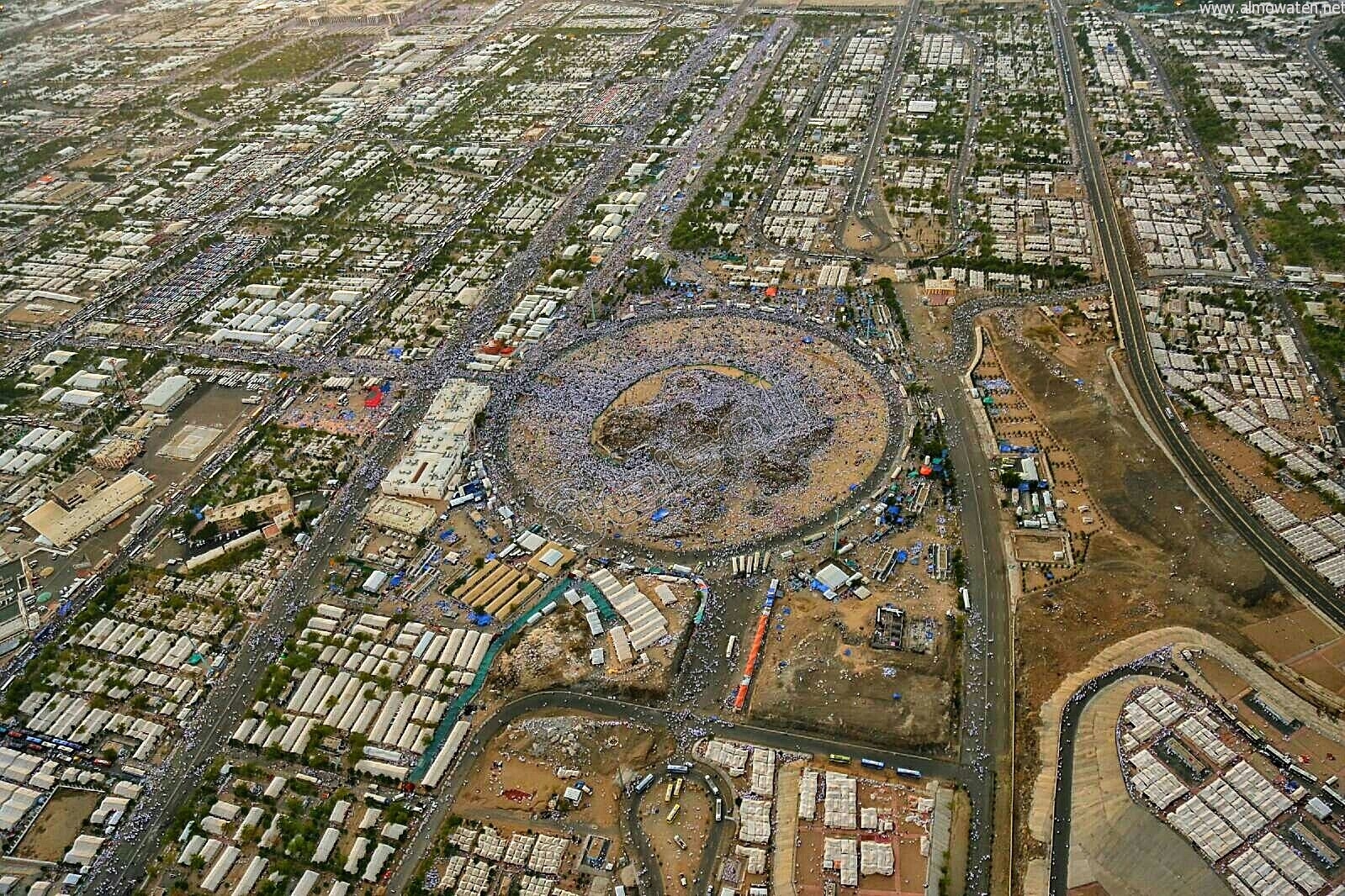 شاهد بالصور.. هذا ما رصدته “المواطن” من سماء عرفات