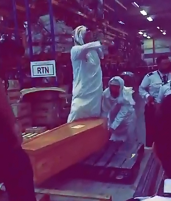 شاهد.. مقاطع فيديو لاستقبال جثامين الشهداء السعوديين في تفجير مطار أتاتورك التركي