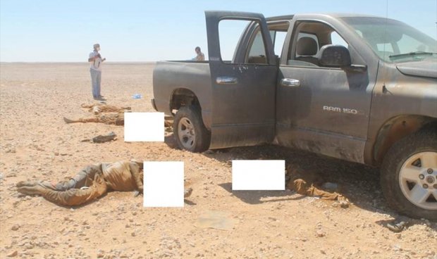 بالصور.. العثور على 12 جثة متحللة لمهاجرين مصريين بصحراء ليبيا