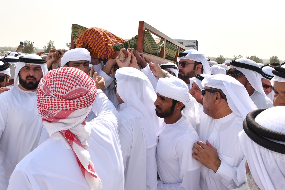 بالصور .. تشييع جثمان قائد شرطة دبي في مقبرة القصيص