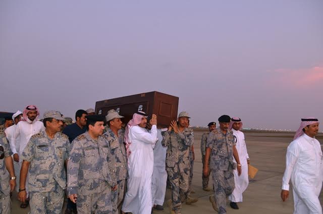 بالصور.. نقل جثمان الشهيد اليامي من #جازان لـ #نجران بطائرة خاصة