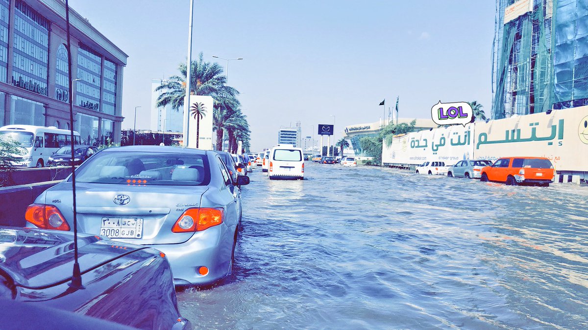 أمطار جدة تثير الشجن وتطلق العنان لأشعار المواطنين