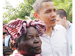 جَدَّة أوباما تُحضِّر الطعام له.. خلال زيارته كينيا