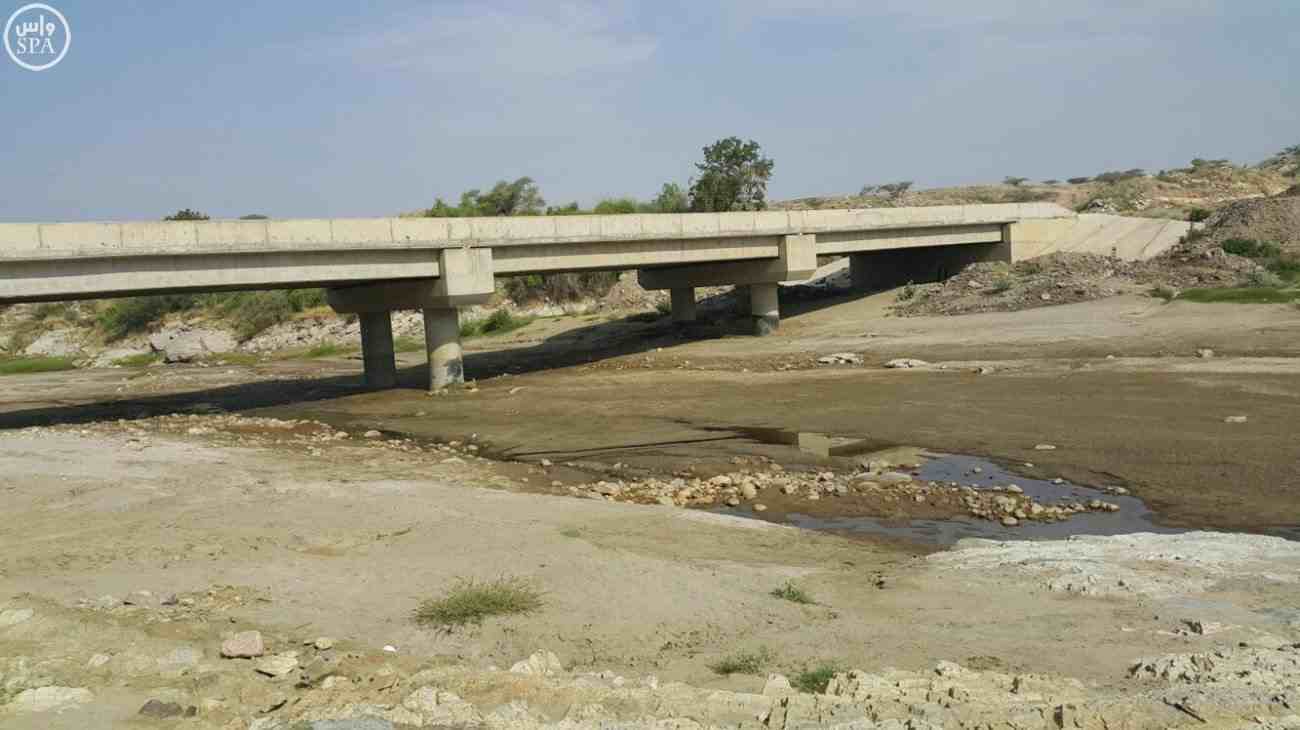 لجنة مراقبة الأراضي ترصد الجسور والكباري والأودية المتضررة من نهل رمال #جازان
