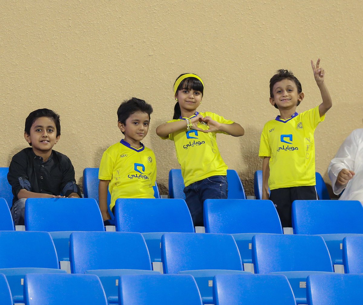 بالصور.. تواجد جماهيري قبل انطلاق موقعة النصر والشباب بالدوري السعودي