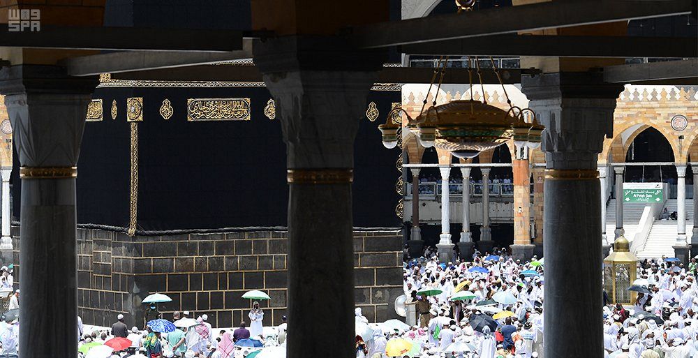 المعيقلي من منبر المسجد الحرام: لنغرس في قلوب أبنائنا تقدير المعلم وإجلاله