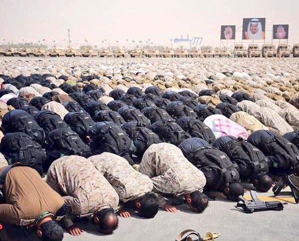 فيديو متداول.. جنود بقوات #رعد_الشمال يؤدون الصلاة بميدان التدريب