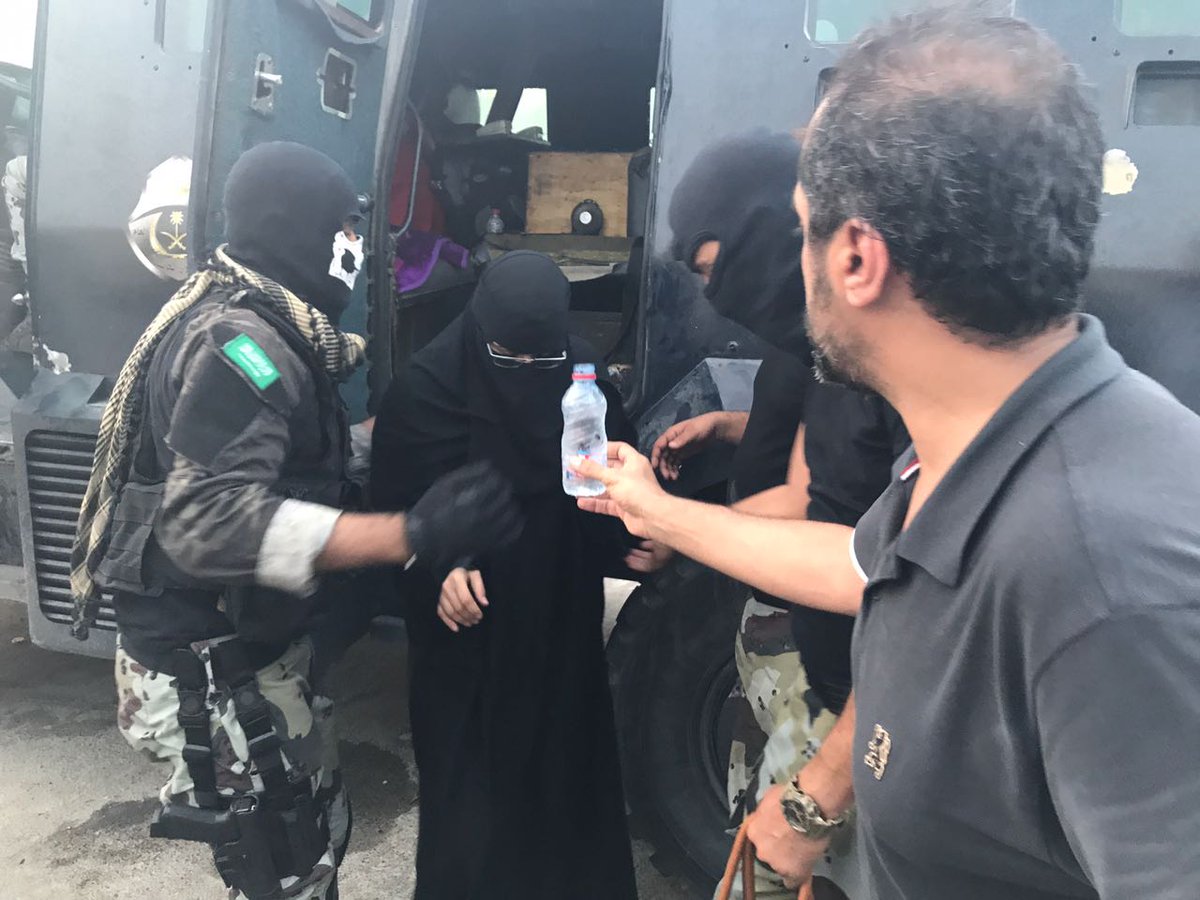 لقطات تبرز جهود رجال الأمن لحماية أهالي حي المسورة من نيران الإرهابيين