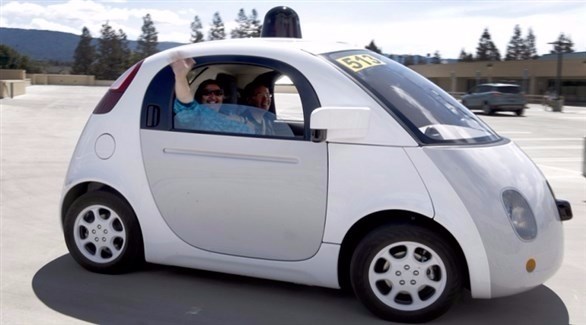 غوغل تختبر سياراتها الذاتية القيادة مع الركاب