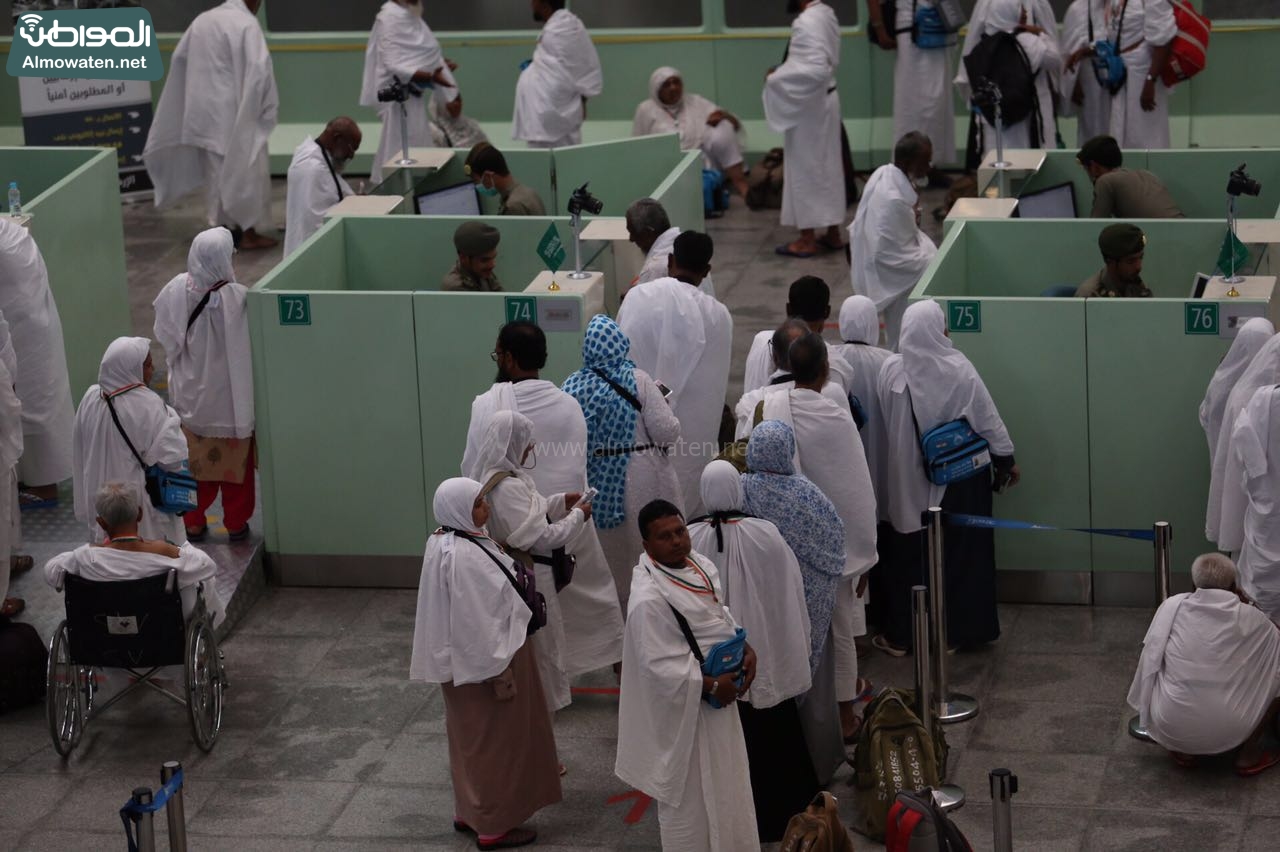 بالصور.. “المواطن” ترصد إنهاء #الجوازات إجراءات الحجاج القادمين عبر مطار الملك عبدالعزيز