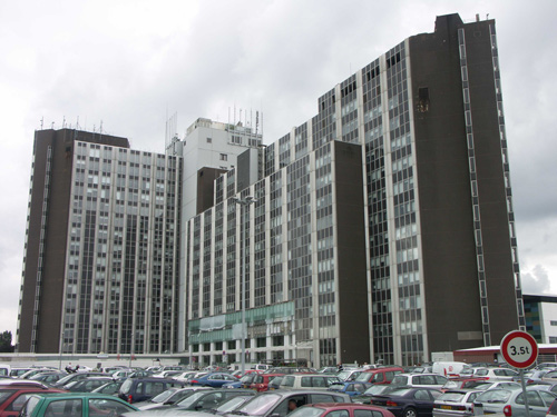 الربيعة يزور مستشفى “جوستاف روسي” بباريس