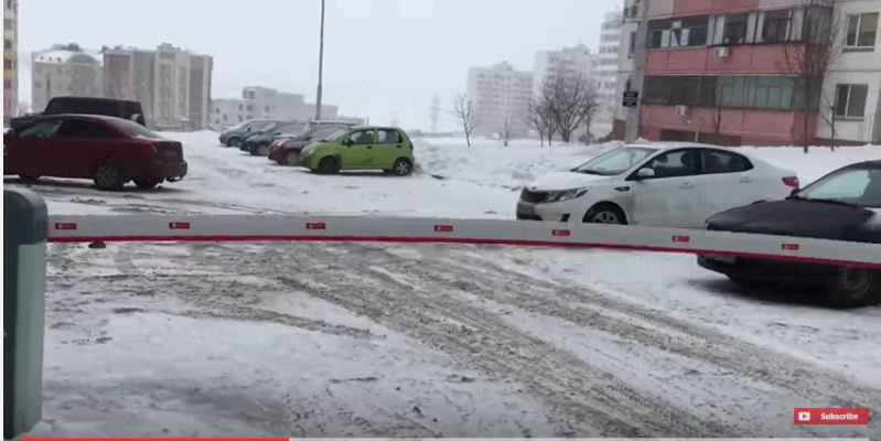 بالفيديو.. حاجز أمني يرتعد من شدة البرد