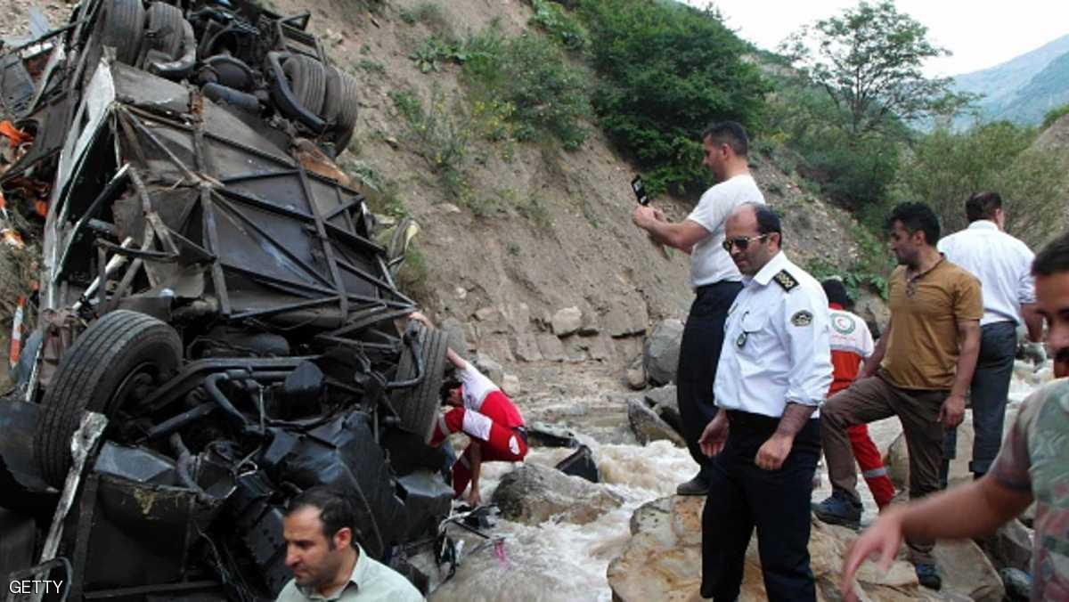 في إيران.. مصرع 12 طالبة في ليلة العيد