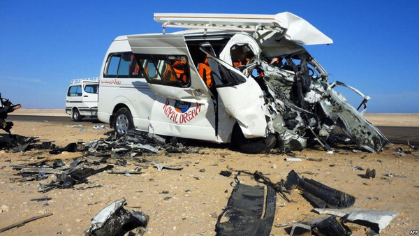 تصادم مروع بين عدة سيارات يقتل 11 مصريًّا في المنيا