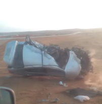 شاهد.. حادث مروع بثمامة #الرياض يصرع شابًّا ويصيب آخر